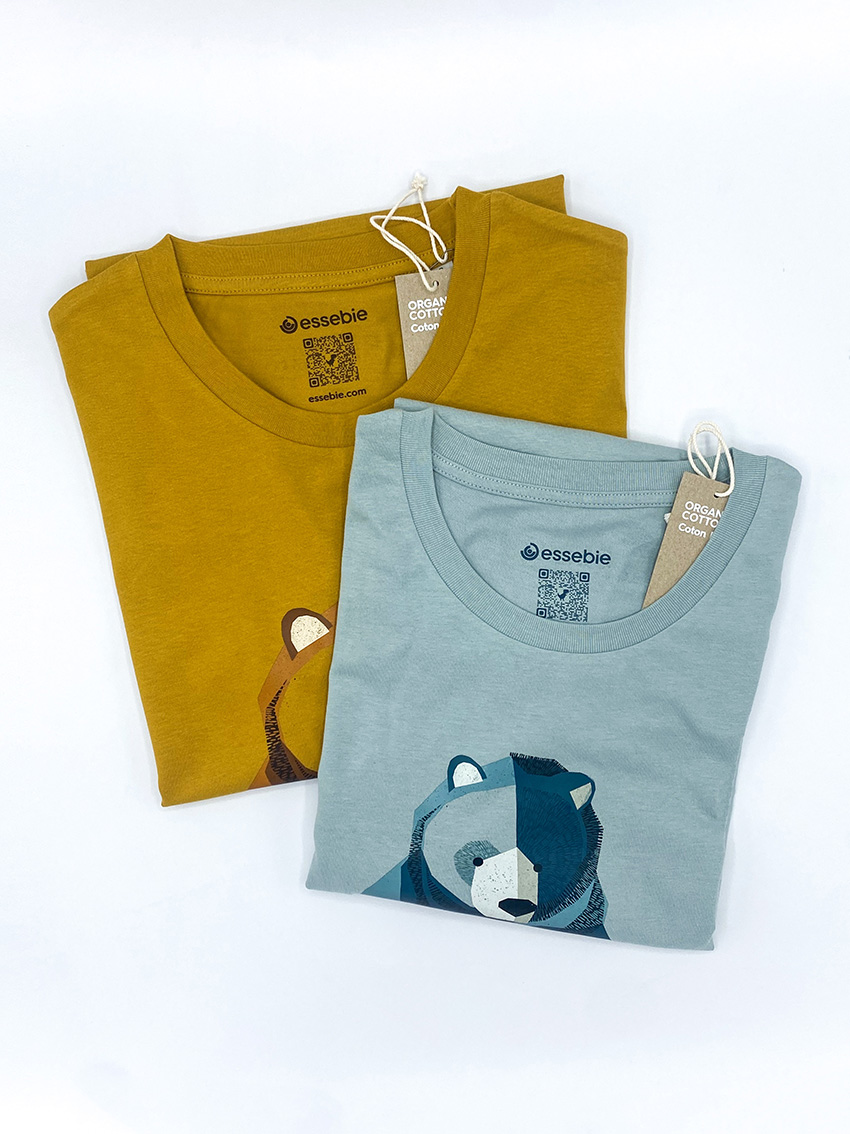 Retro di una t-shirt gialla con il logo BelPark stampato sotto il colletto.